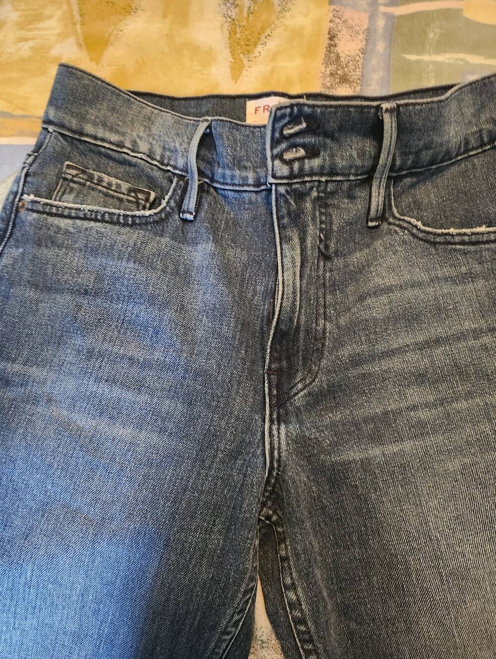 Frame Straight Jeans in Washed Blue